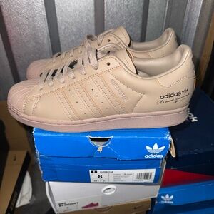Adidas Superstar Shell Toe Tan sneakers size 8men rare find NEW